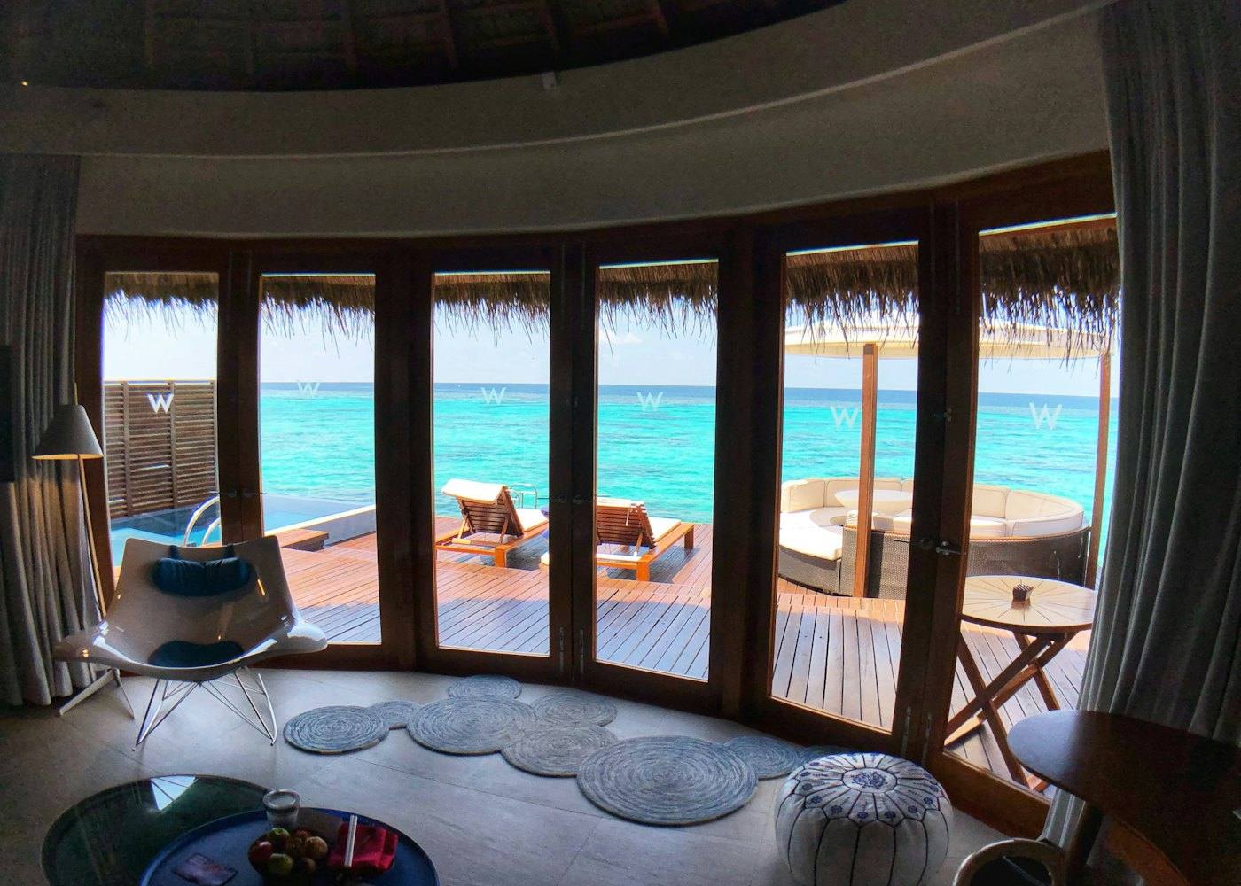 Sala con vista al mar